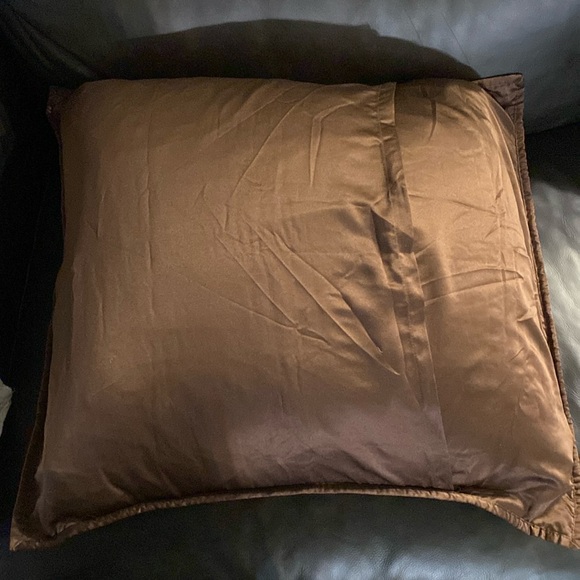 HiEnd Accents Affordable Luxury Satin Channel Quilted Euro Sham, 26” x 26” NWT - Picture 7 of 7